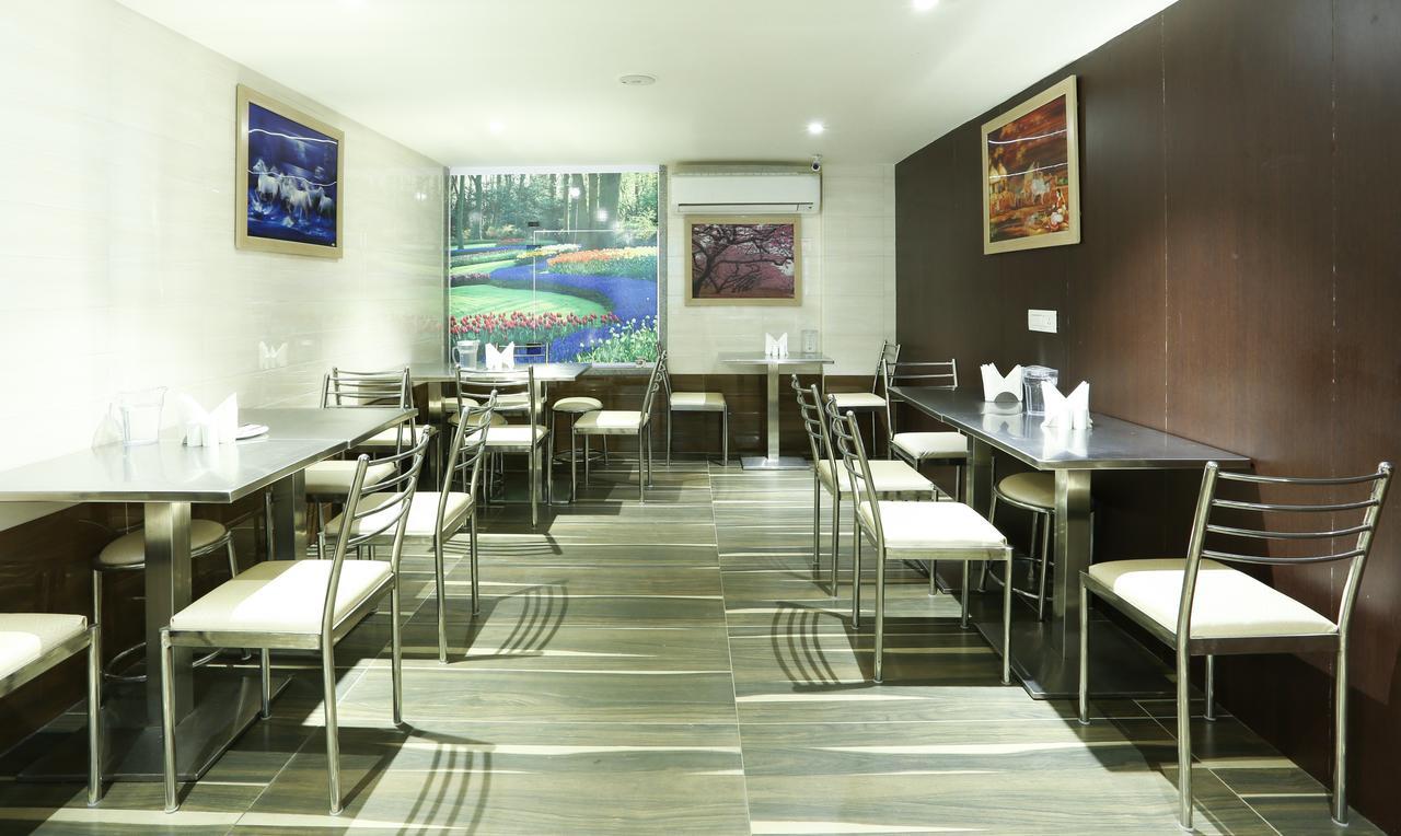 Treebo C Plaza Hotel Vijayawada Bagian luar foto
