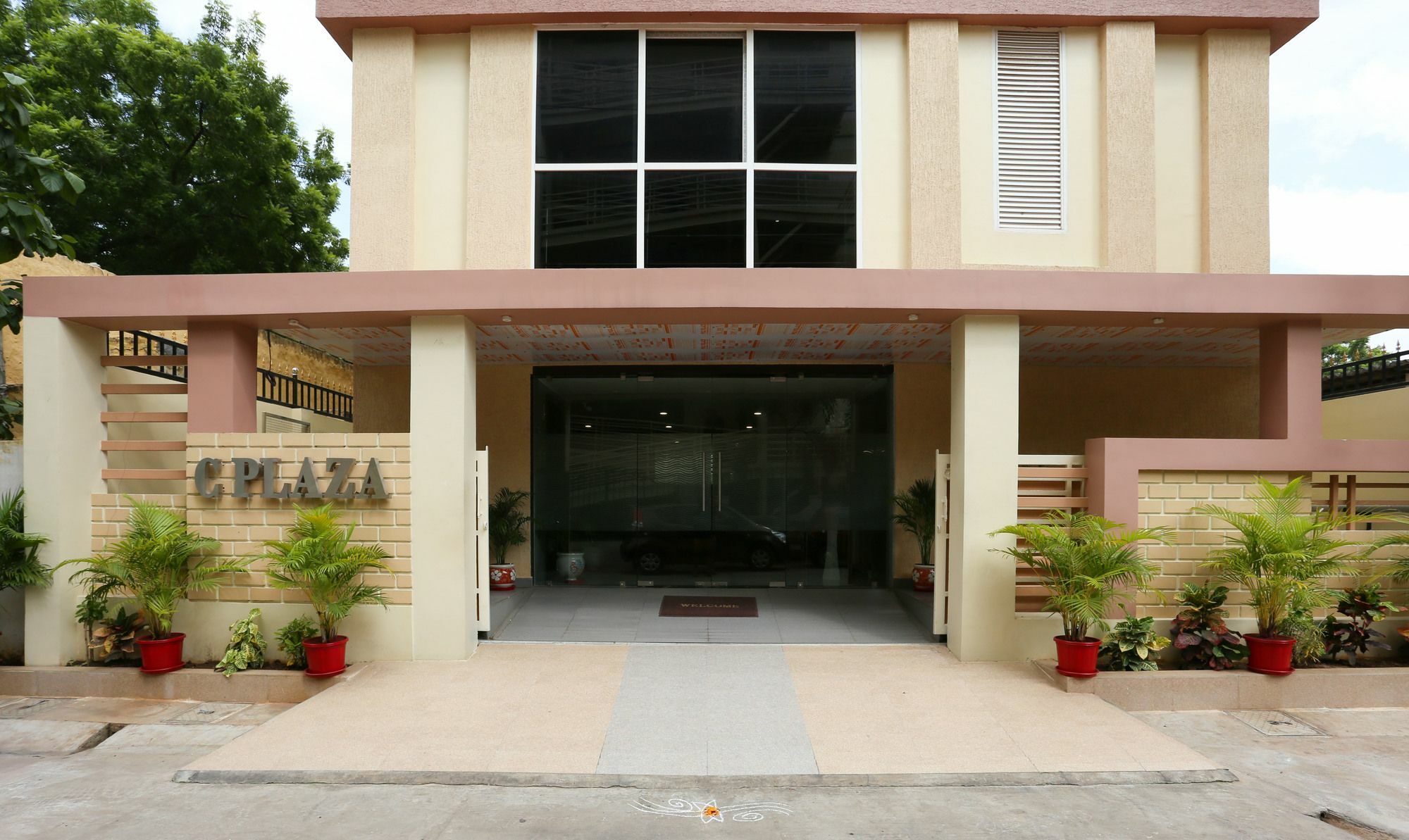 Treebo C Plaza Hotel Vijayawada Bagian luar foto